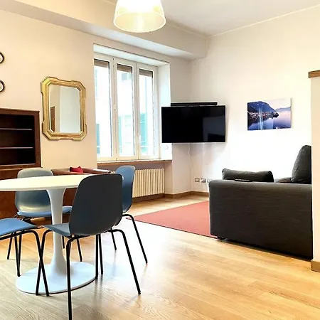 Modern In Historic Center Apartman