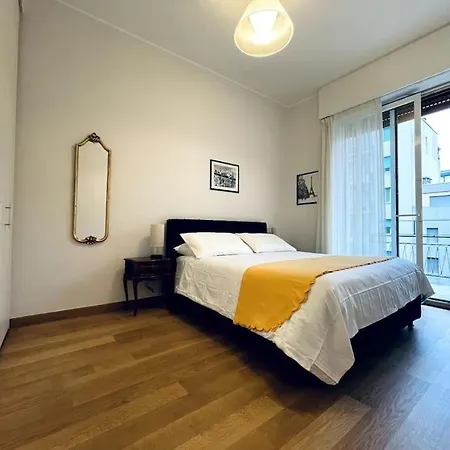 Modern In Historic Center Apartman