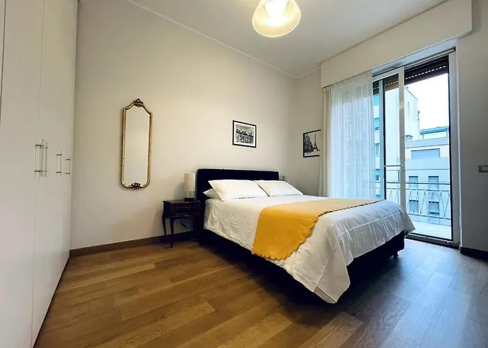 Modern In Historic Center Apartman